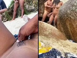 Salope, voyeur - Il observe sa femme avec des inconnus sur la plage