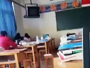 Pipe - Elle me suce la bite dans une salle de classe